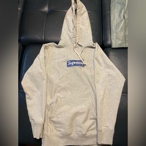 Supreme bandana box logo size medium
